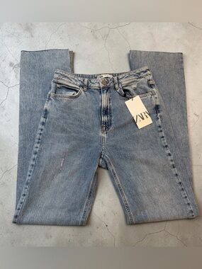 Zara Women’s High Rise Slim Flared Straight Leg Jean w/ Slit Raw Hem Size 6